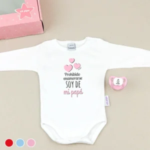Cajita Divertida Body + Chupete Prohibido enamorarse, soy de mi Papá Rojo, Azul o Rosa Cajita Divertida Body + Chupete Prohibido enamorarse, soy de mi Papá Rojo, Azul o Rosa